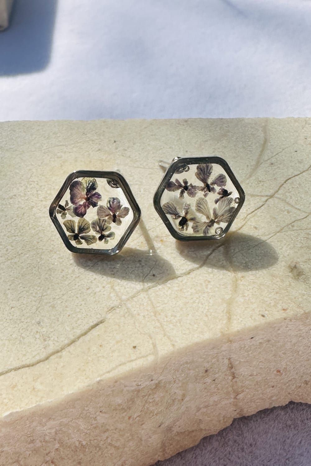 Fiorel Design-Teeny Weeny Hexagon Rhodium - Lilac-Küpe-1-roqelvaxirum.shop