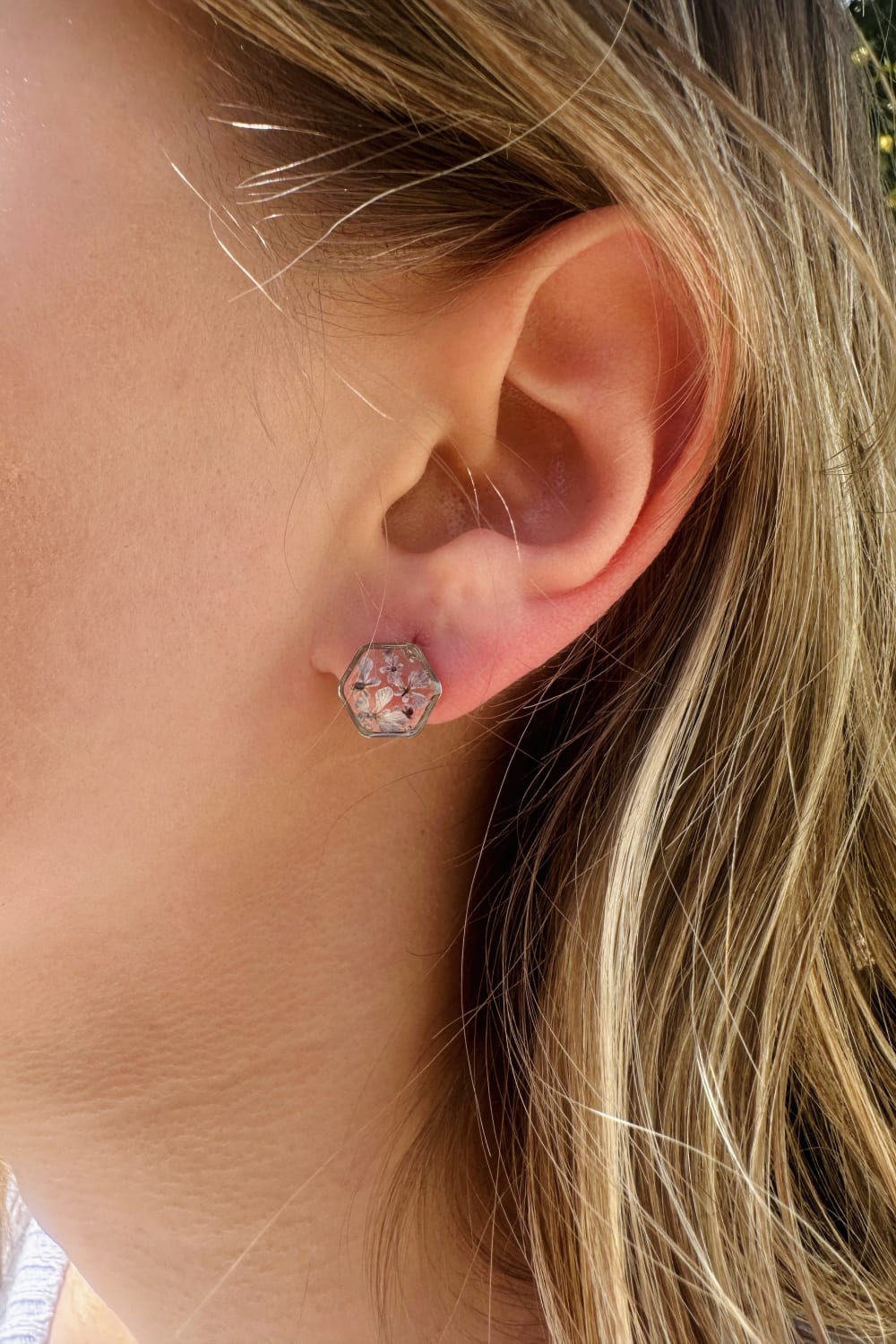 Fiorel Design-Teeny Weeny Hexagon Rhodium - Lilac-Küpe-2-roqelvaxirum.shop