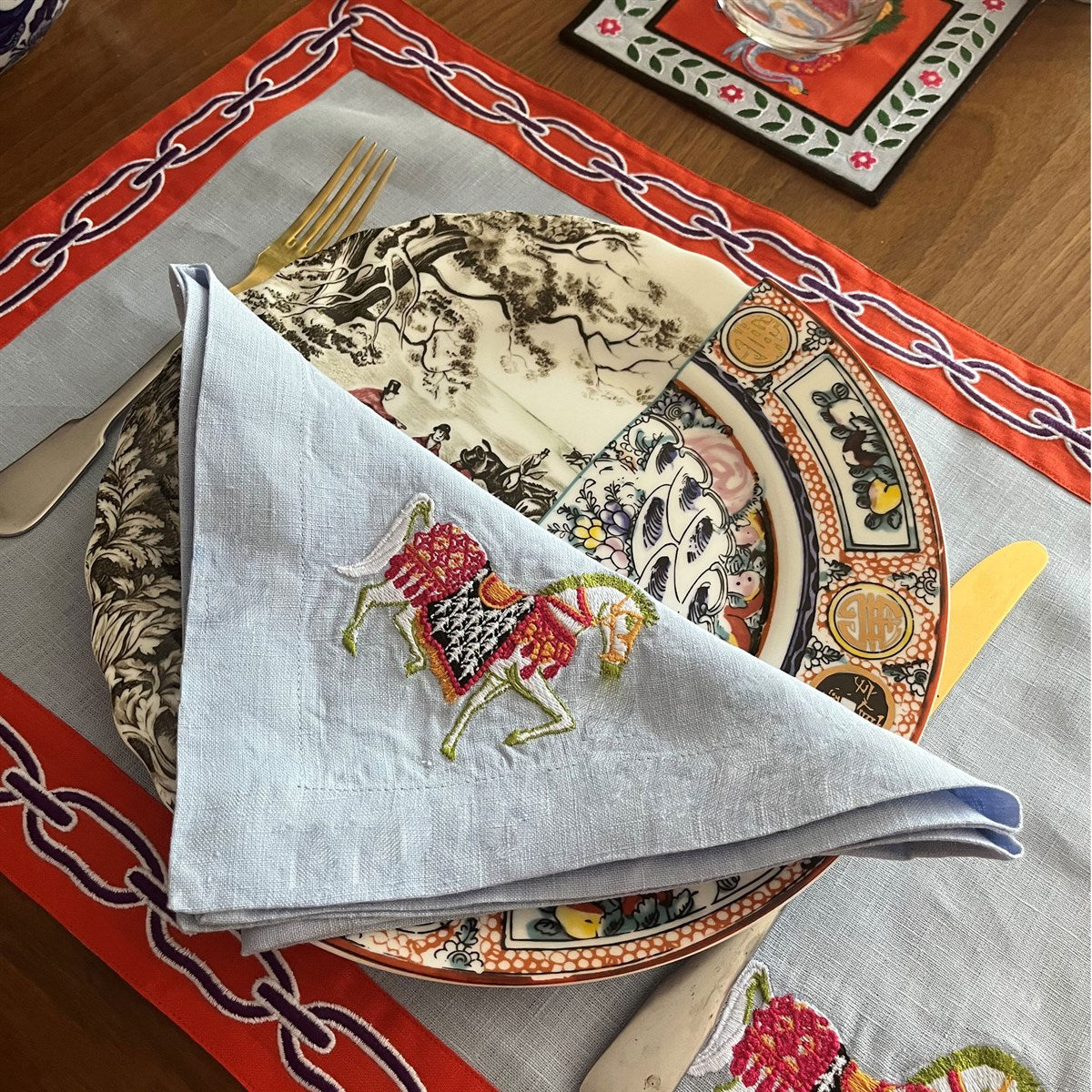 Dekoratif Beyaz At Desenli Mavi Amerikan Servis ( 1 Adet )