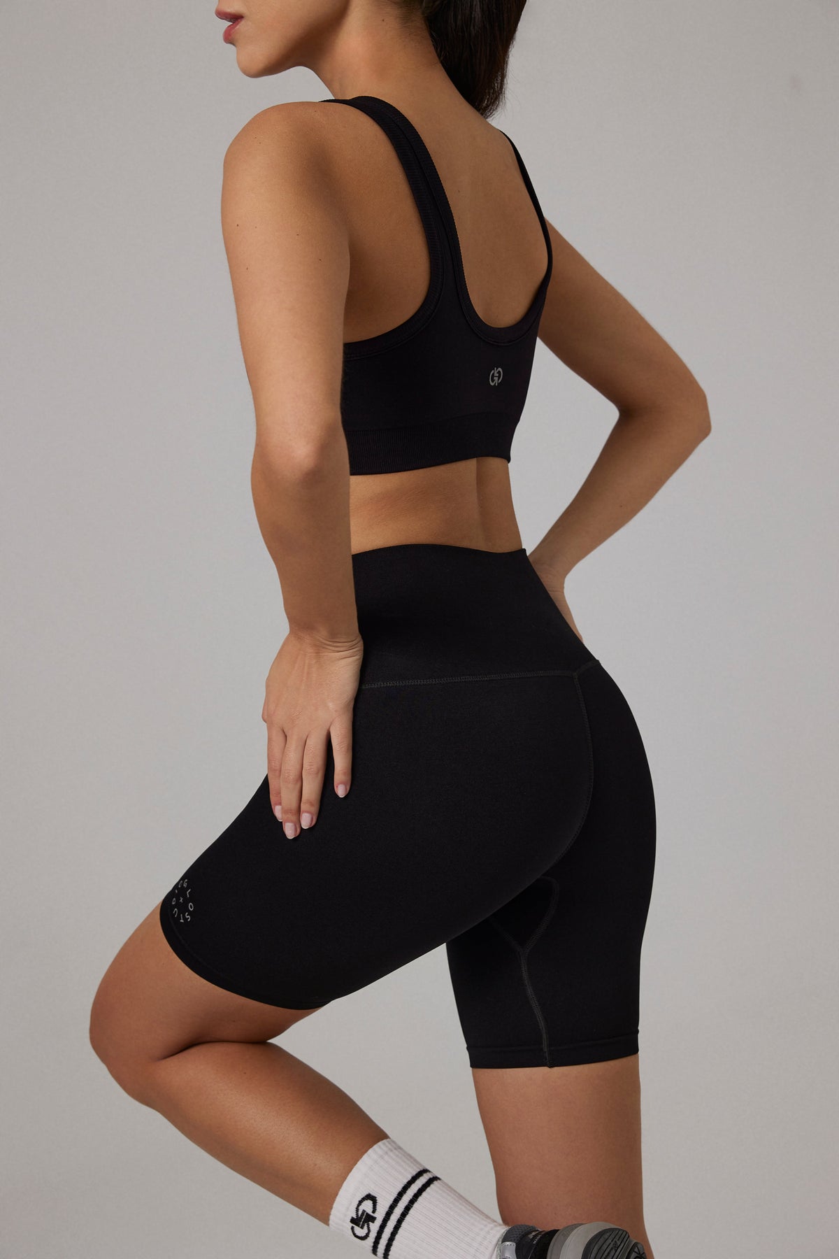Glo Studio-Paris Seamless Biker Shorts Onyx-Şort-3-roqelvaxirum.shop