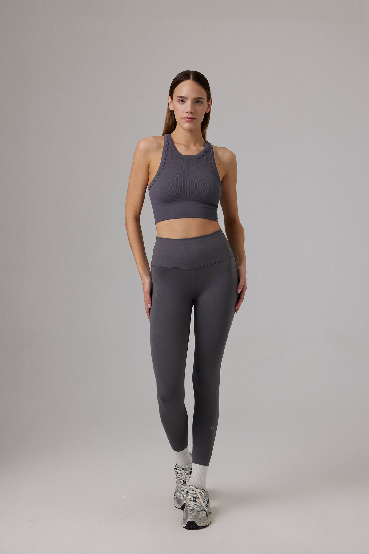 Glo Studio-Zola Seamless Crop Ash-Crop Top-1-roqelvaxirum.shop