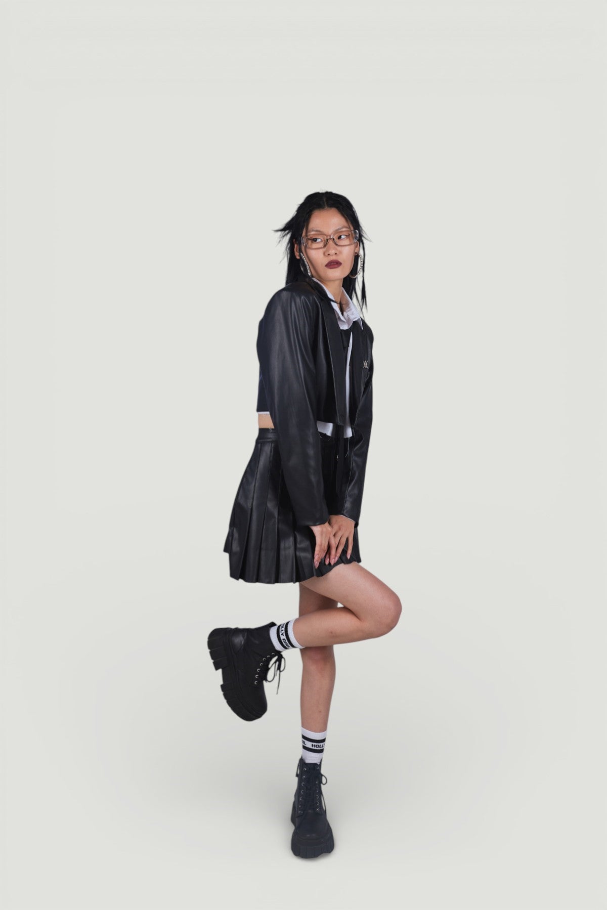 Holly Lolly-Fermuar Kapamalı Pileli Mini College Deri Etek Siyah-Etek-2-roqelvaxirum.shop