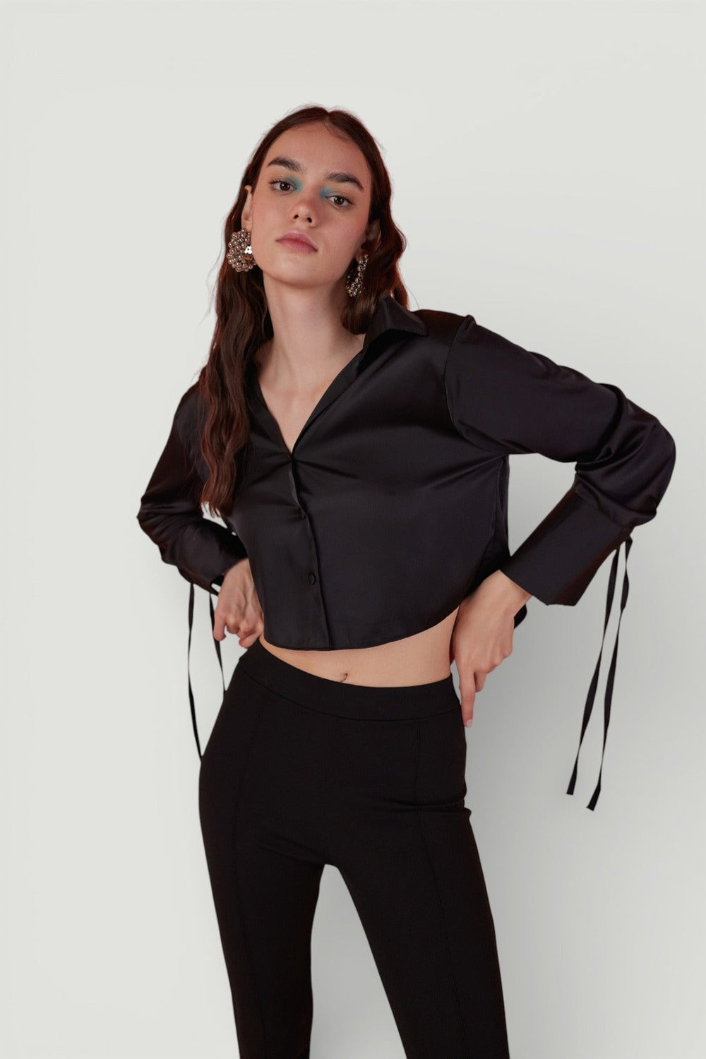 Özel Dokulu Saten Crop Silky Gömlek Siyah
