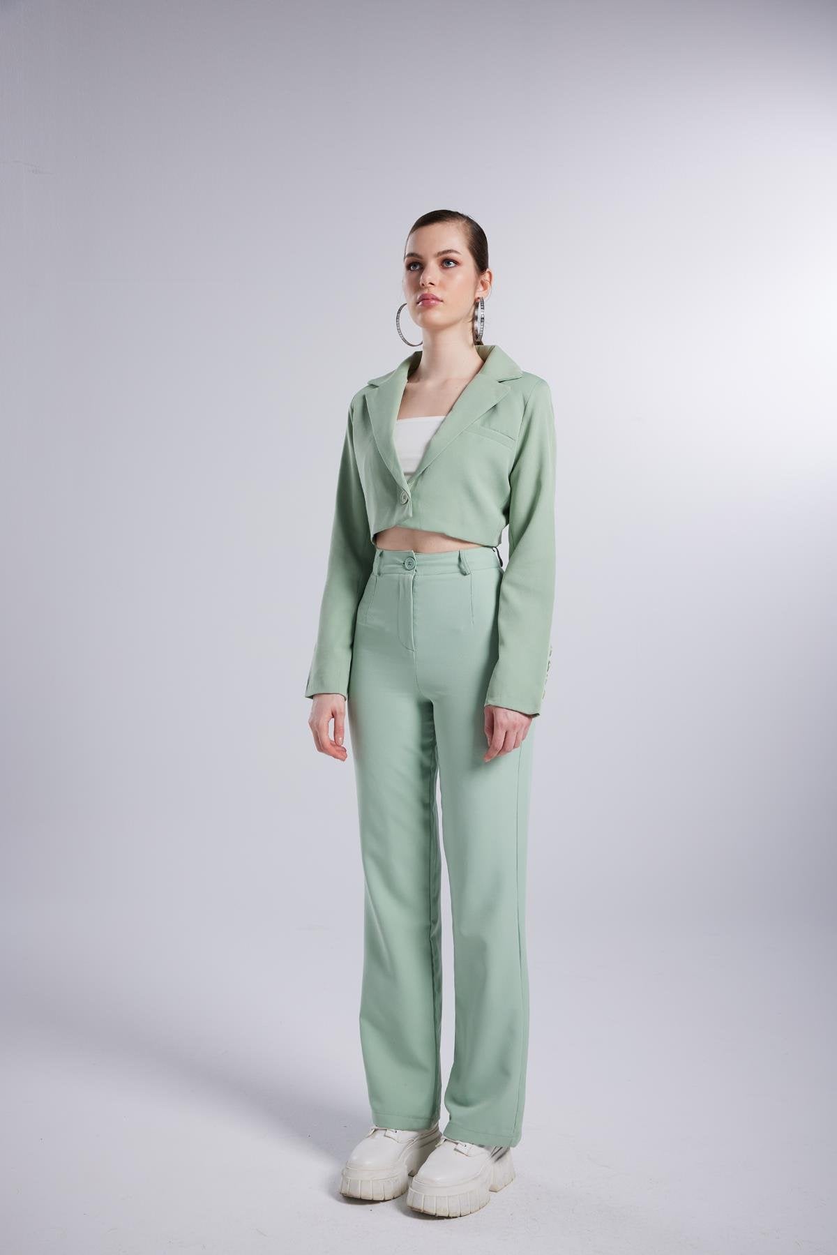 Vatkalı Atlas Kumaş Crop Model Panky Ceket Yeşil