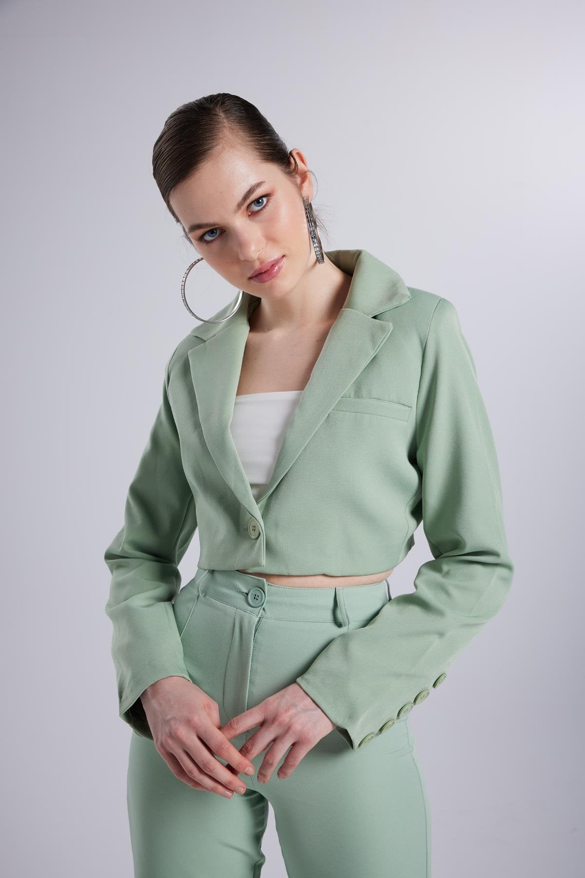 Vatkalı Atlas Kumaş Crop Model Panky Ceket Yeşil