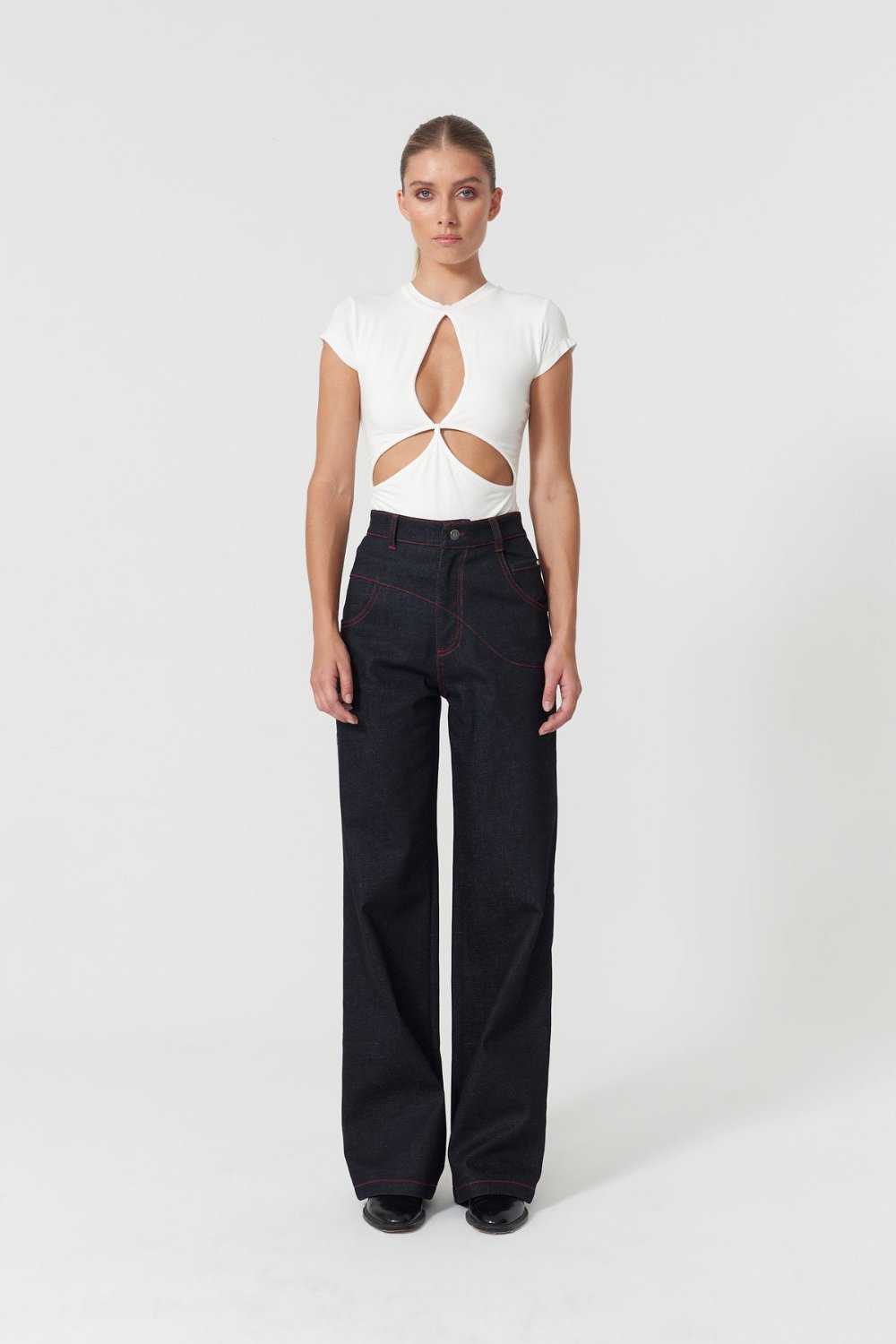 Jendue-Cutout Detailed White Basic T-shirt-T-Shirts-2-roqelvaxirum.shop