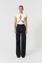 Jendue-Cutout Detailed White Basic T-shirt-T-Shirts-2-roqelvaxirum.shop