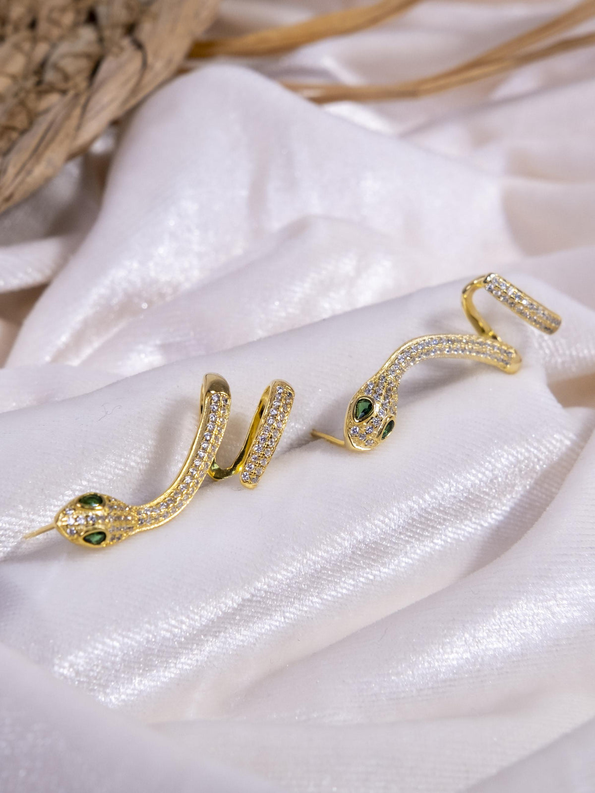Kimolos-SORUNLU - Be Different 925 Ayar Gümüş Zirkon Taşlı Gold Renk Yılan Model Kıkırdak Küpe-Küpe-4-roqelvaxirum.shop
