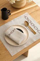 Km Home Collection-2’Li Set Zincir İşlemeli Taş Rengi Peçete-Sunum Aksesuarları-3-roqelvaxirum.shop