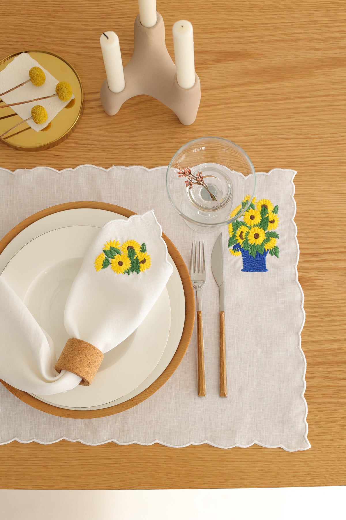 Km Home Collection-2'li Set Ayçiçek İşlemeli Keten Amerikan Servis-Sunum Aksesuarları-3-roqelvaxirum.shop
