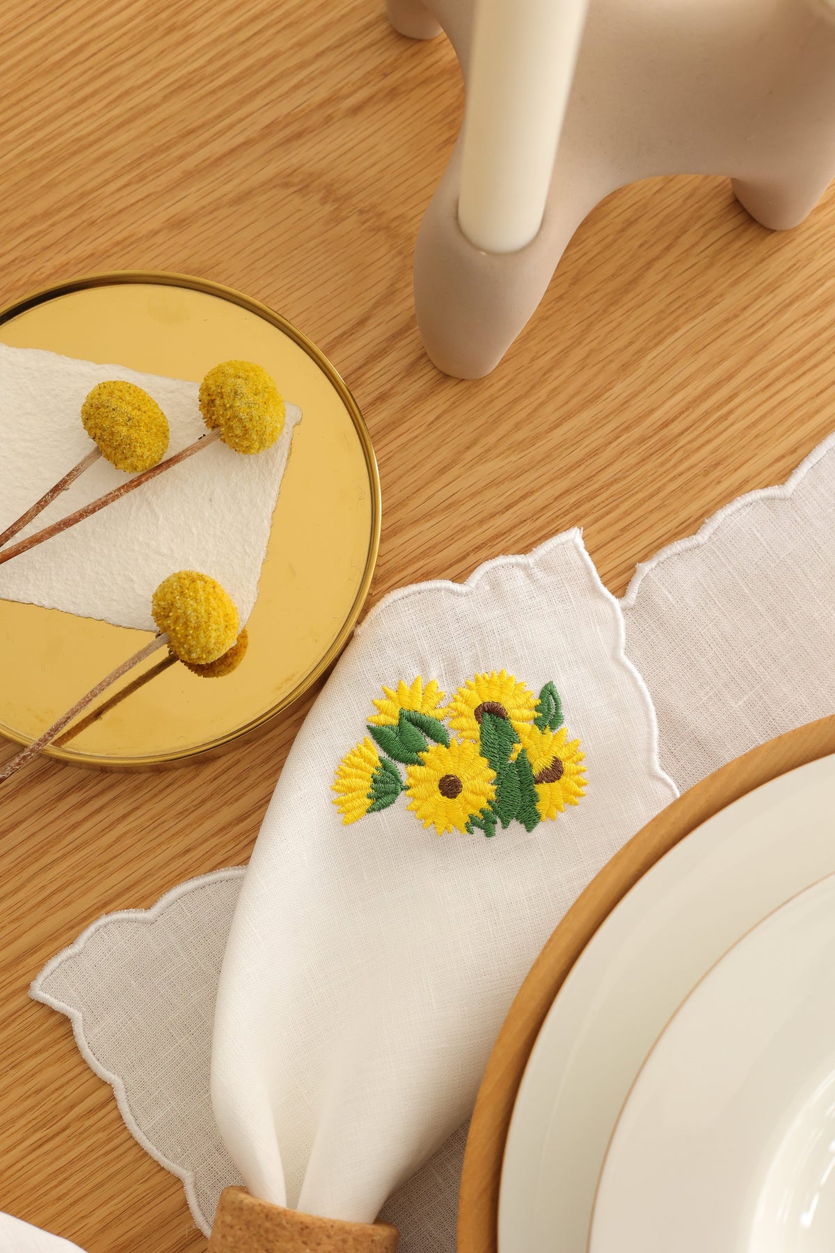 Km Home Collection-2'li Set Ayçiçek İşlemeli Keten Amerikan Servis-Sunum Aksesuarları-4-roqelvaxirum.shop