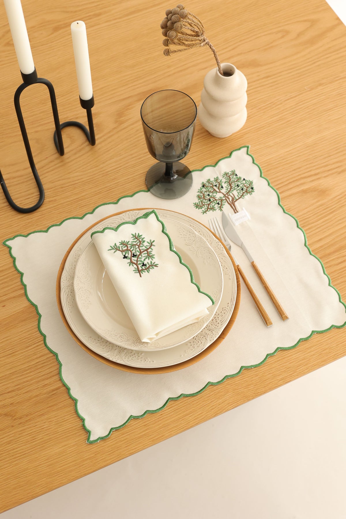 Km Home Collection-2'li Set Zeytin Ağacı İşlemeli Amerikan Servis-Sunum Aksesuarları-2-roqelvaxirum.shop