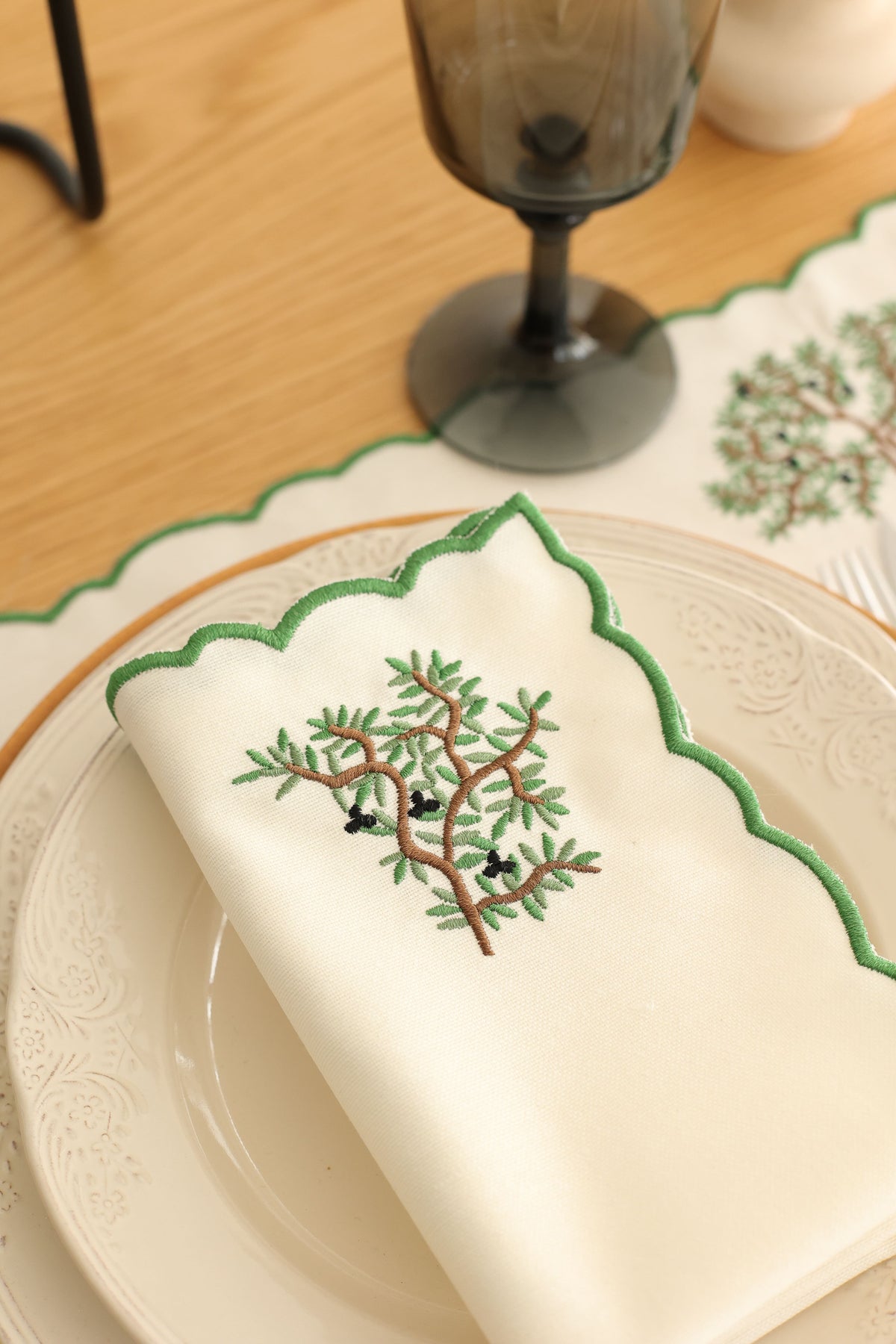 Km Home Collection-2'li Set Zeytin Ağacı İşlemeli Amerikan Servis-Sunum Aksesuarları-5-roqelvaxirum.shop