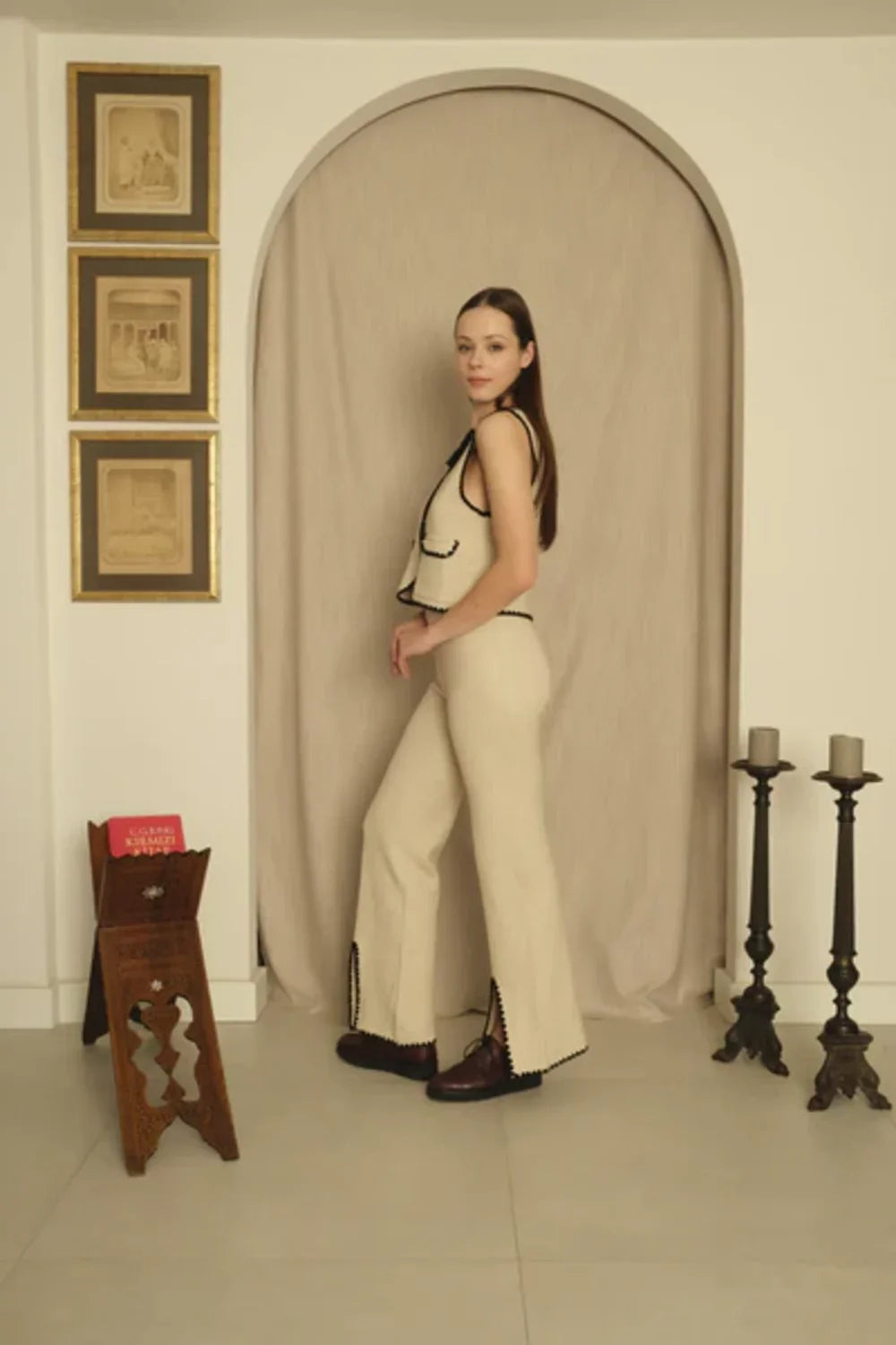 Le-Monade Dreams-Triko Ekru Siyah Sıçandiş Nakışlı Yelek-Yelek-4-roqelvaxirum.shop