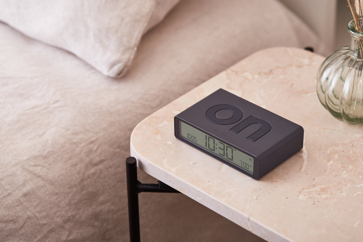 Lexon-Lexon Flip Klasik Şarj Edilebilir Alarm Saat Koyu Gri-Alarm Saatler-5-roqelvaxirum.shop