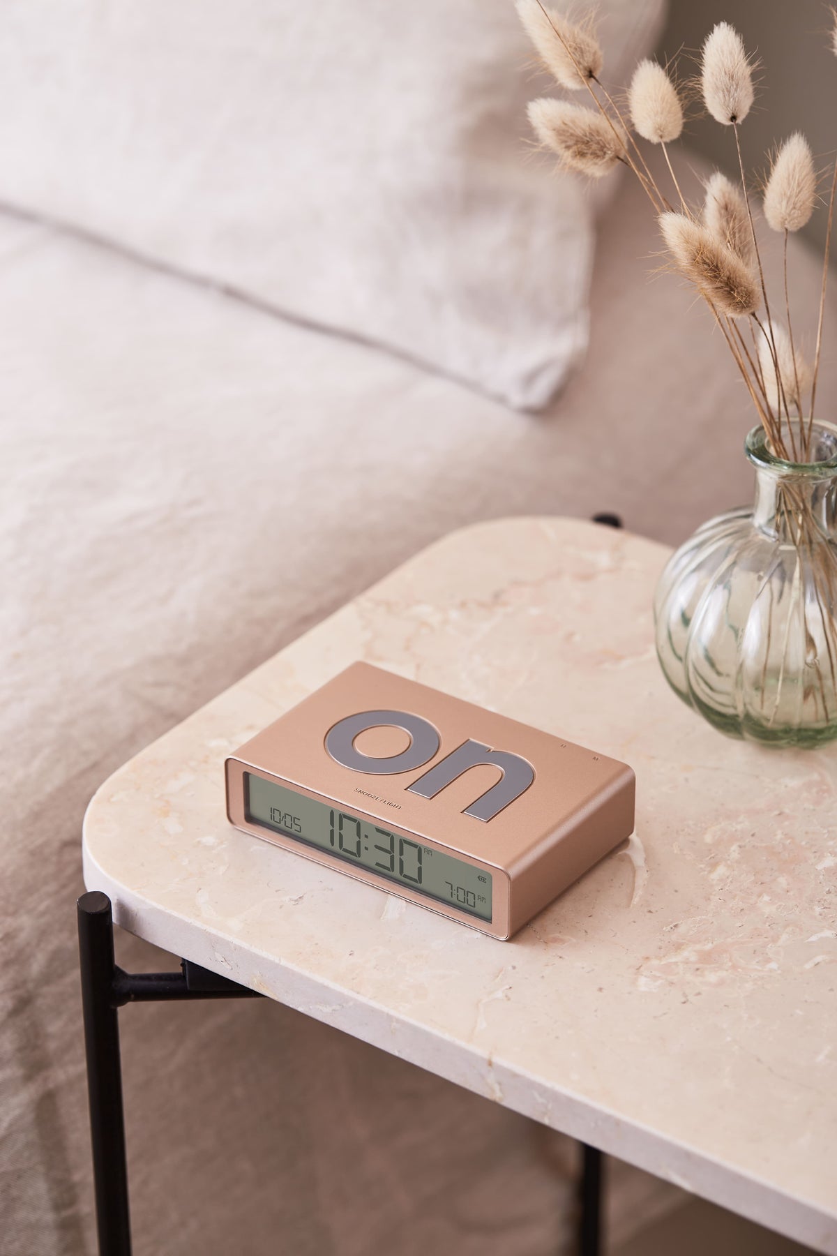 Lexon-Flip Klasik şarj Edilebilir Alarm Saat Dore-Saat-1-roqelvaxirum.shop