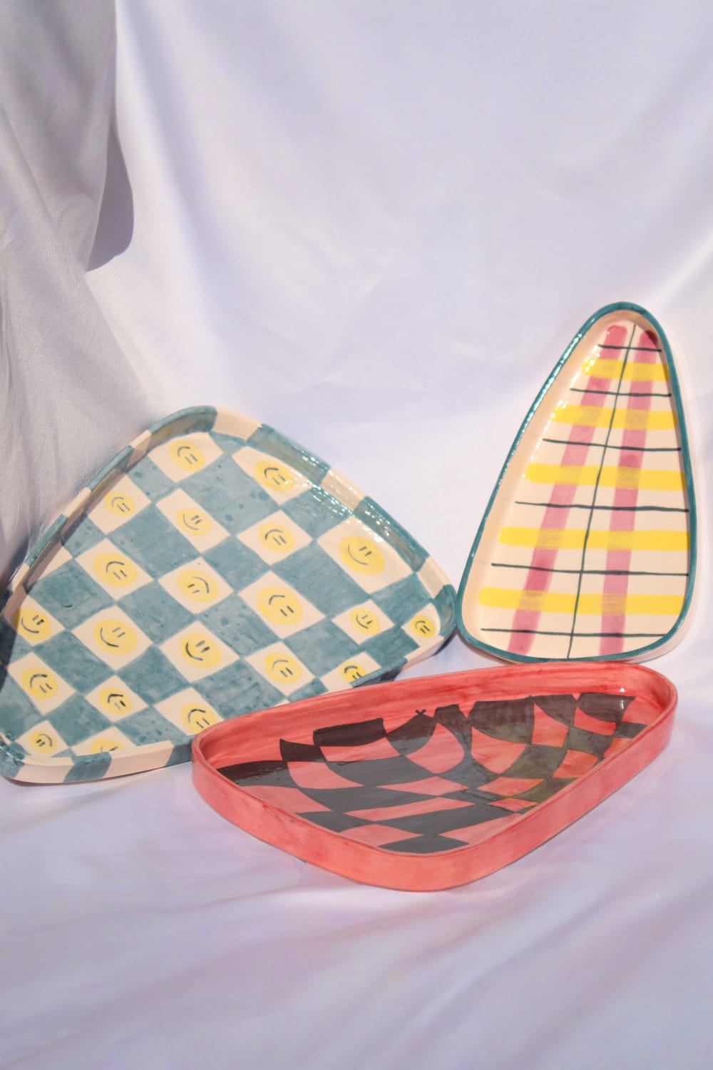 Lily & Loly Ceramics-El Yapımı Seramik Gülen Suratlı, Çizgili, Kareli Modern El Yapımı 3'lü Set Eğlenceli Tabaklar-Tabak & Kase-3-roqelvaxirum.shop
