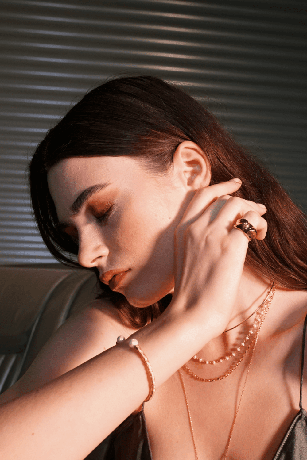 Linya Jewellery-Brey Amorf Mat İncili Kelepçe-Bileklik-2-roqelvaxirum.shop