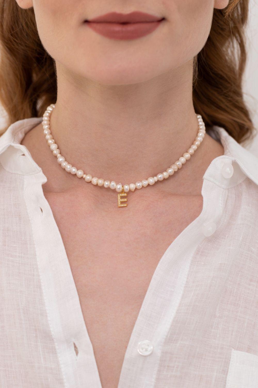 Linya Jewellery-Mono E Harfli İnci Kolye-Kolye-2-roqelvaxirum.shop