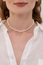 Linya Jewellery-Mono E Harfli İnci Kolye-Kolye-2-roqelvaxirum.shop