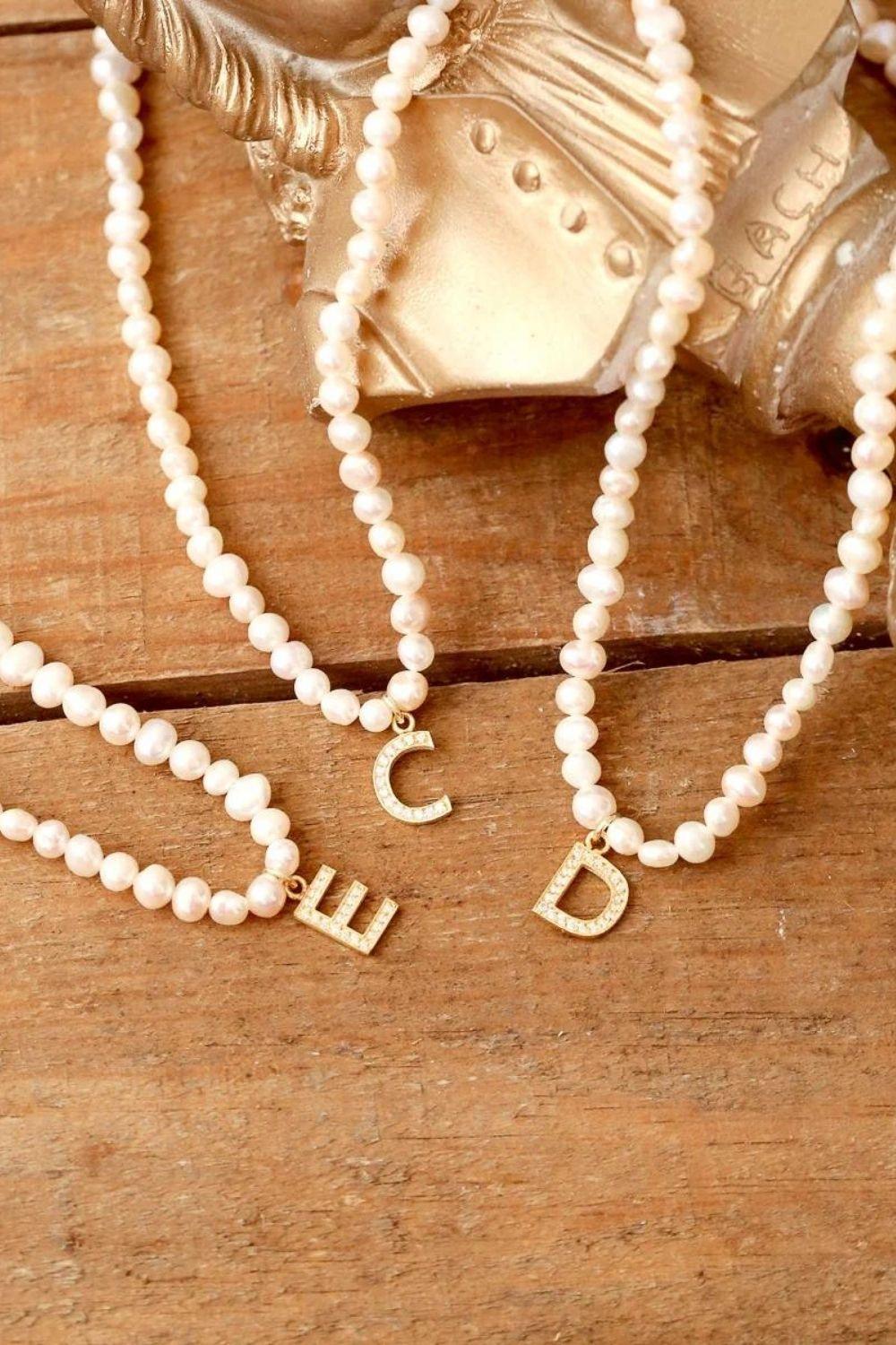Linya Jewellery-Mono E Harfli İnci Kolye-Kolye-4-roqelvaxirum.shop