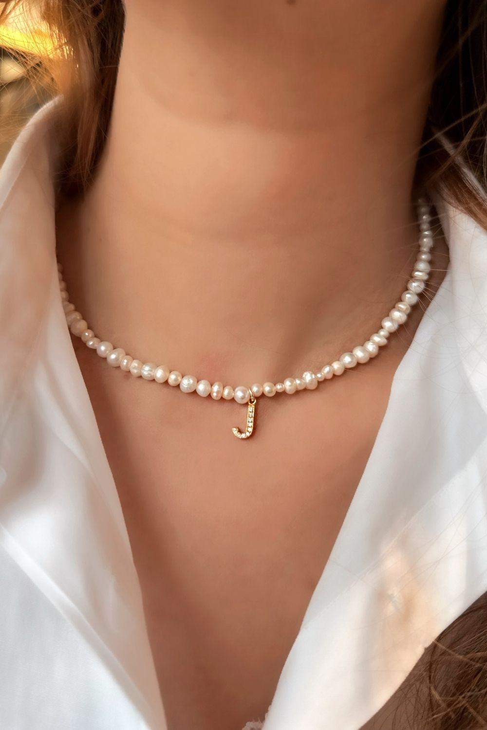 Linya Jewellery-Mono J Harfli İnci Kolye-Kolye-2-roqelvaxirum.shop