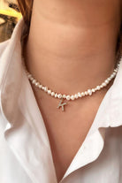 Linya Jewellery-Mono K Harfli İnci Kolye-Kolye-2-roqelvaxirum.shop
