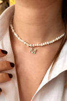Linya Jewellery-Mono M Harfli İnci Kolye-Kolye-2-roqelvaxirum.shop