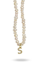 Linya Jewellery-Mono S Harfli İnci Kolye-Kolye-1-roqelvaxirum.shop