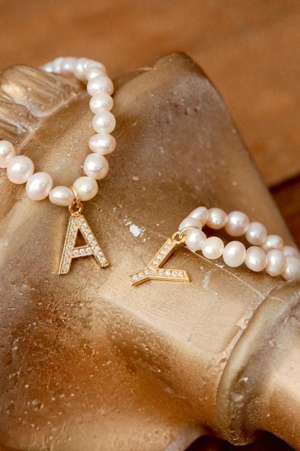 Linya Jewellery-Mono Y Harfli İnci Kolye-Kolye-3-roqelvaxirum.shop