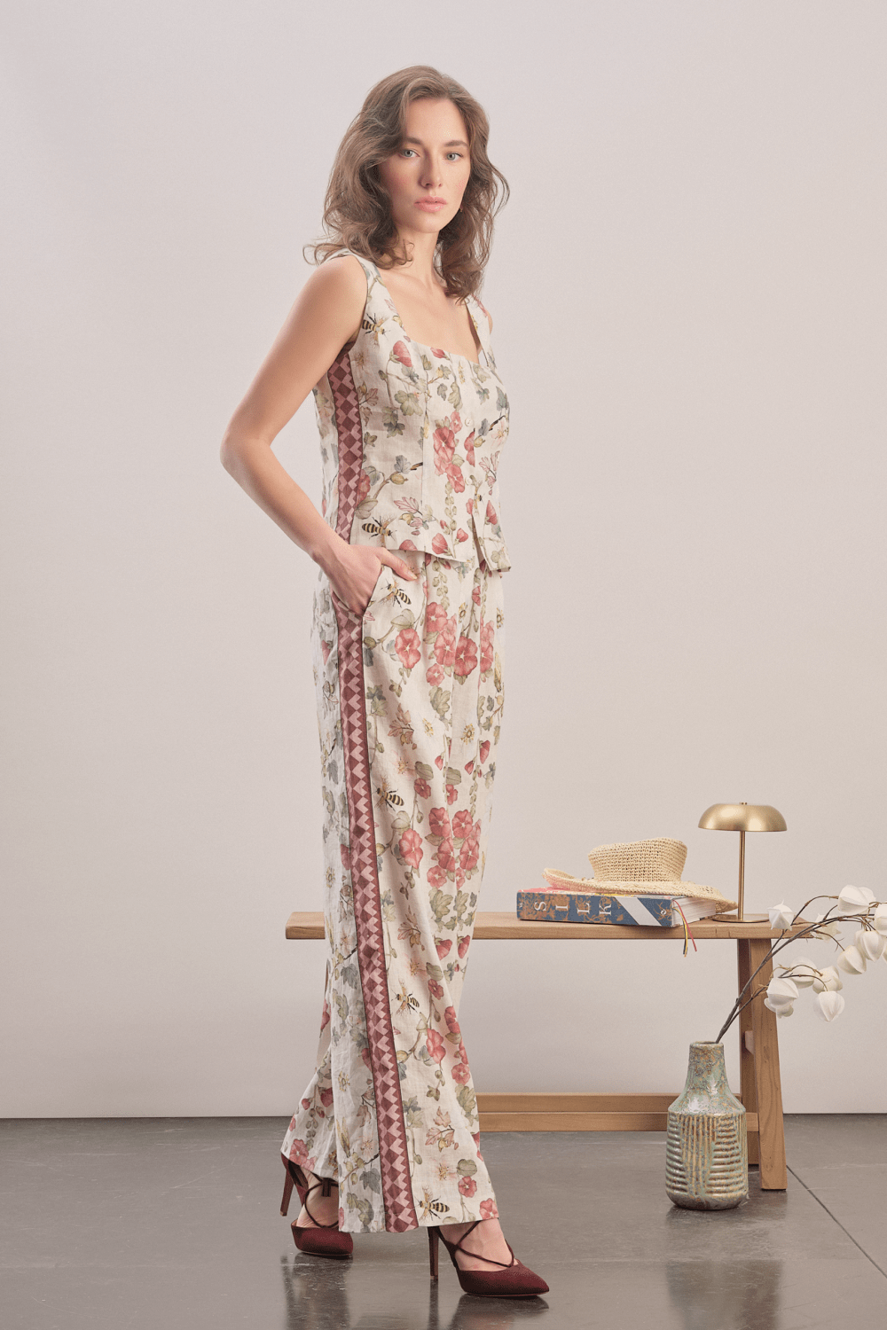 Mavlo-Burgundy Çiçekli Keten Pantolon-Pantolon-3-roqelvaxirum.shop