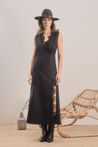 Mavlo-Midnight Bloom Nakışlı Midi Elbise-Elbise-1-roqelvaxirum.shop