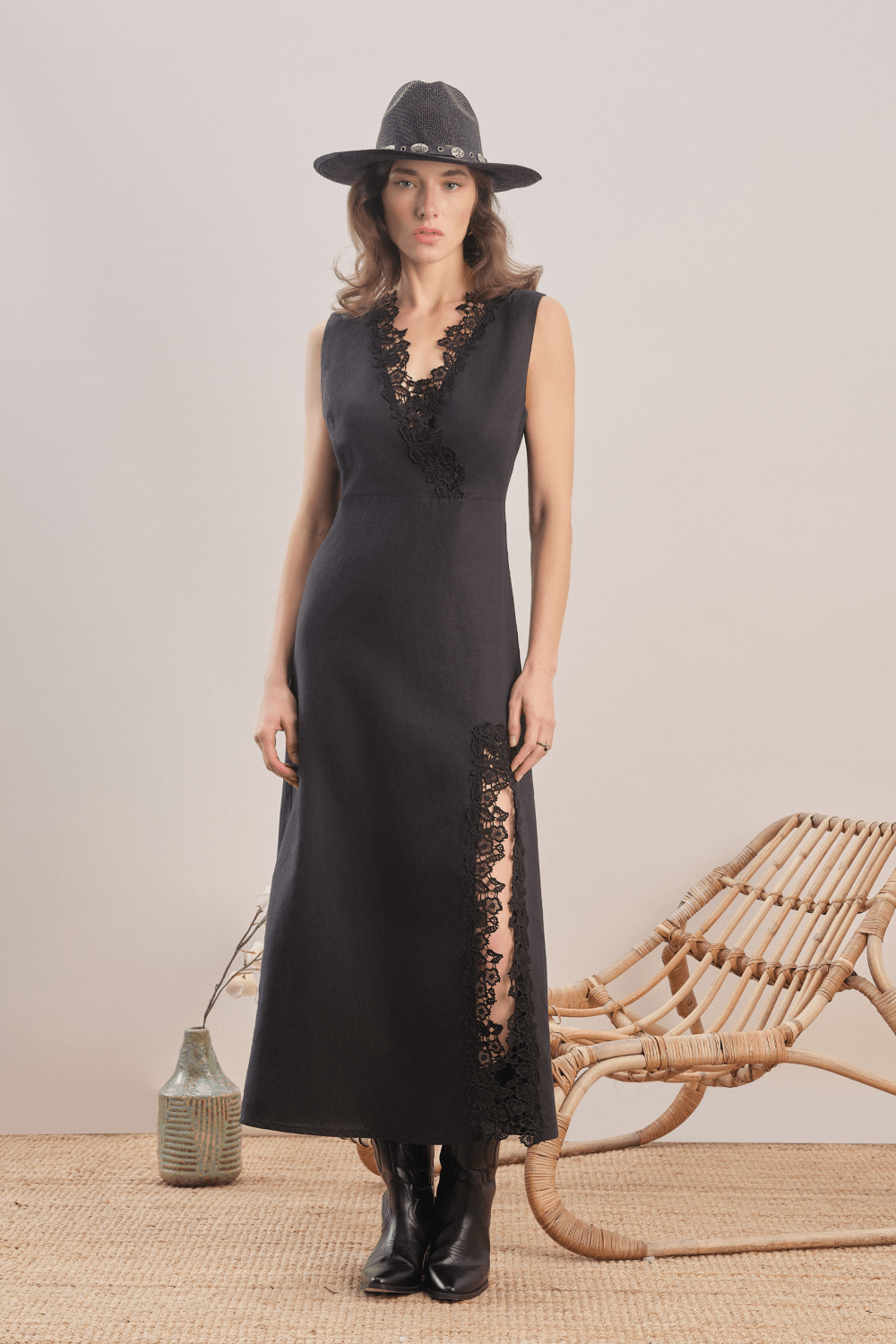 Mavlo-Midnight Bloom Nakışlı Midi Elbise-Elbise-1-roqelvaxirum.shop