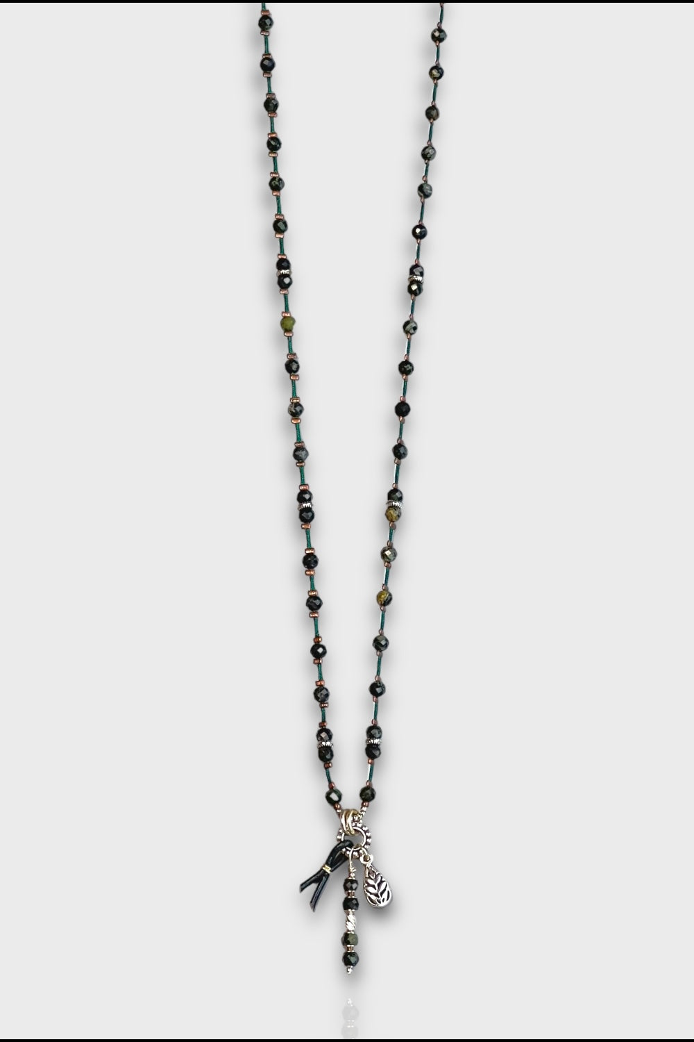 Mey Atelier-Lucius Green – Faset Kesim Yıldız Taşı Gümüş Unisex Kolye-Kolye-1-roqelvaxirum.shop