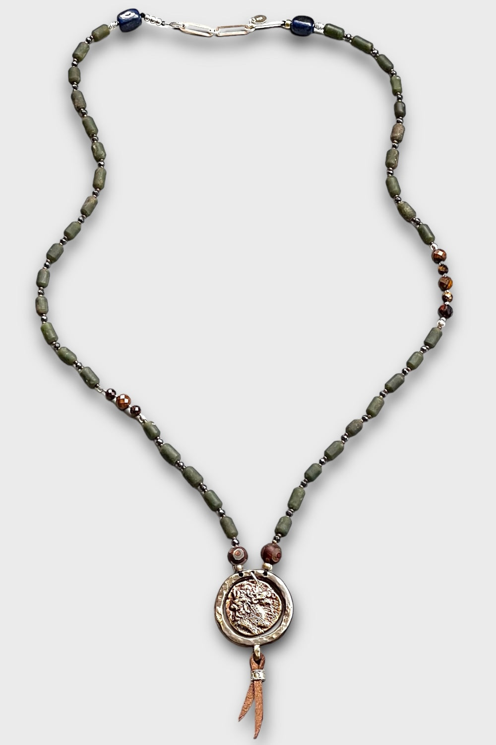 Mey Atelier-Vincent The Unique – Antik Jade Lapis Bronz Roma Paralı Gümüş Unisex Kolye-Kolye-1-roqelvaxirum.shop
