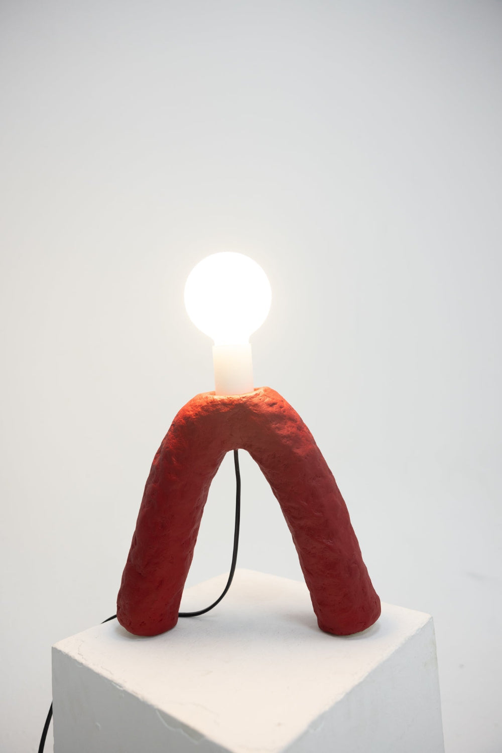 Mujj Objects-Table Lamp V-Masa Lambası-1-roqelvaxirum.shop