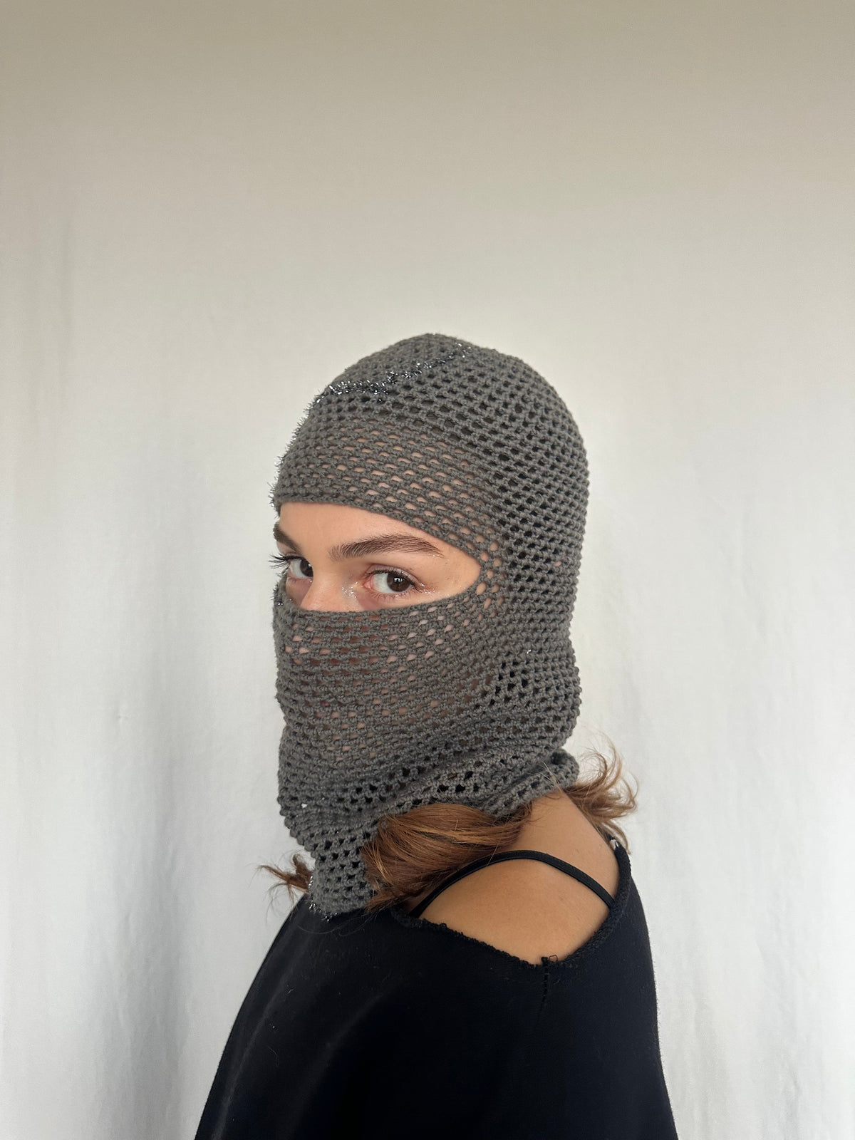 Mujj Studio-Grey Hand Crocheted Mask-Maske-3-roqelvaxirum.shop