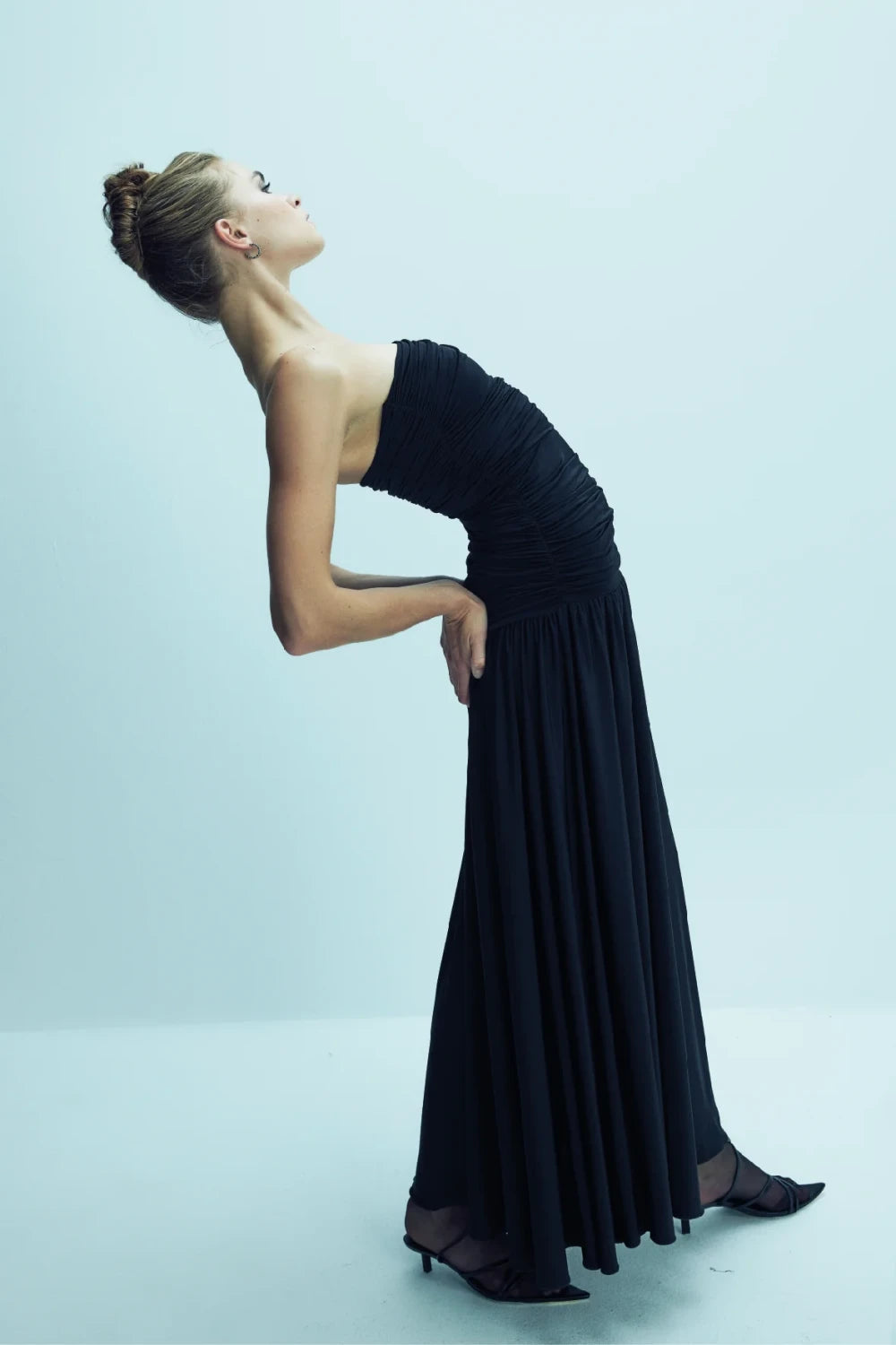 Nazlı Ceren-Amber Straplez Jarse Uzun Elbise Black-Elbise-2-roqelvaxirum.shop