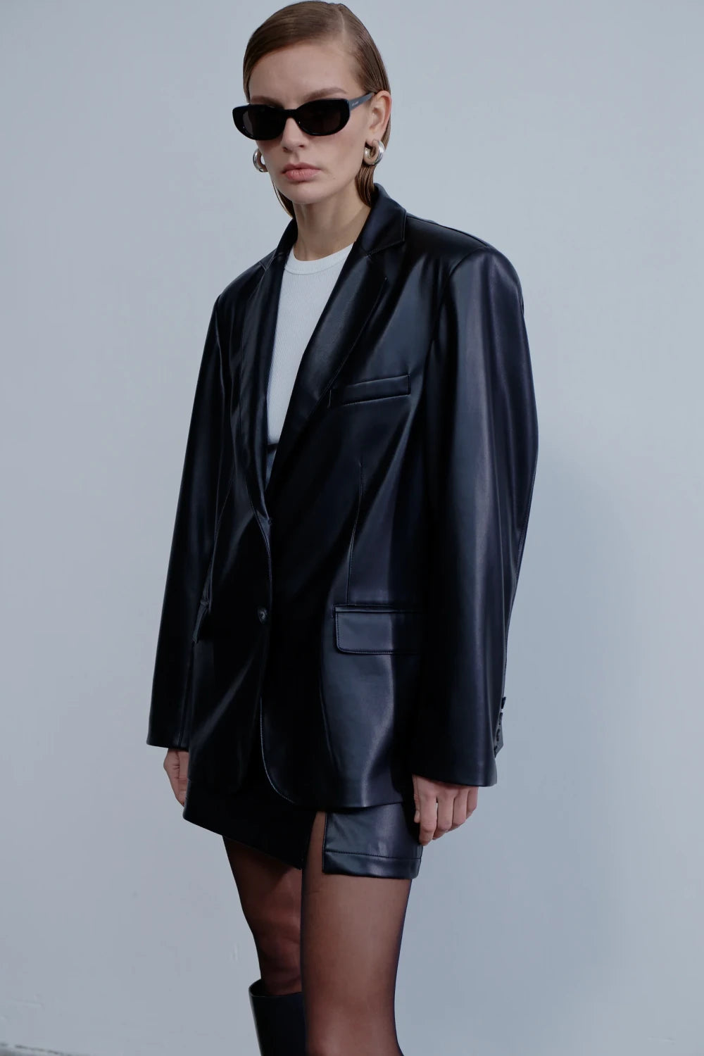 Nazlı Ceren-Boxy Vegan Deri Oversize Blazer Noire-Deri Mont-1-roqelvaxirum.shop