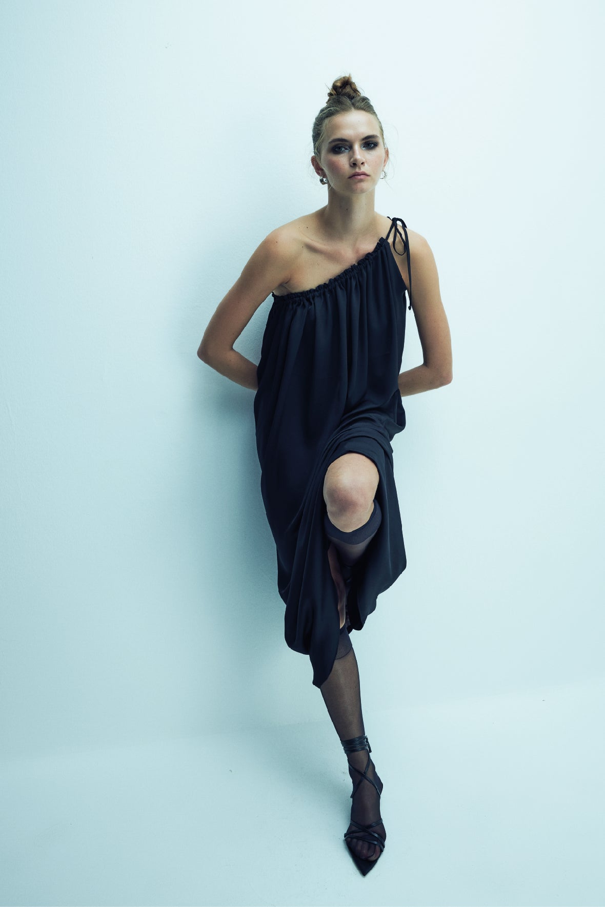 Nazlı Ceren-Chrissy Tek Omuzlu Elbise Siyah-Elbise-7-roqelvaxirum.shop