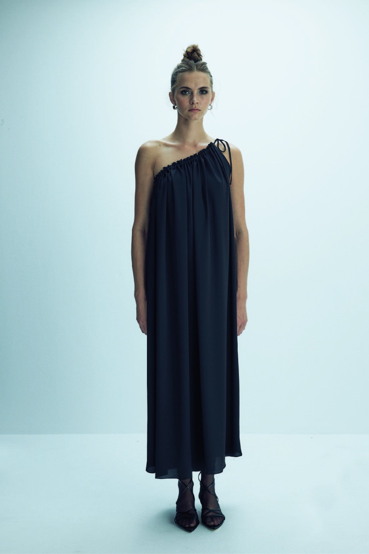 Nazlı Ceren-Chrissy Tek Omuzlu Elbise Siyah-Elbise-8-roqelvaxirum.shop