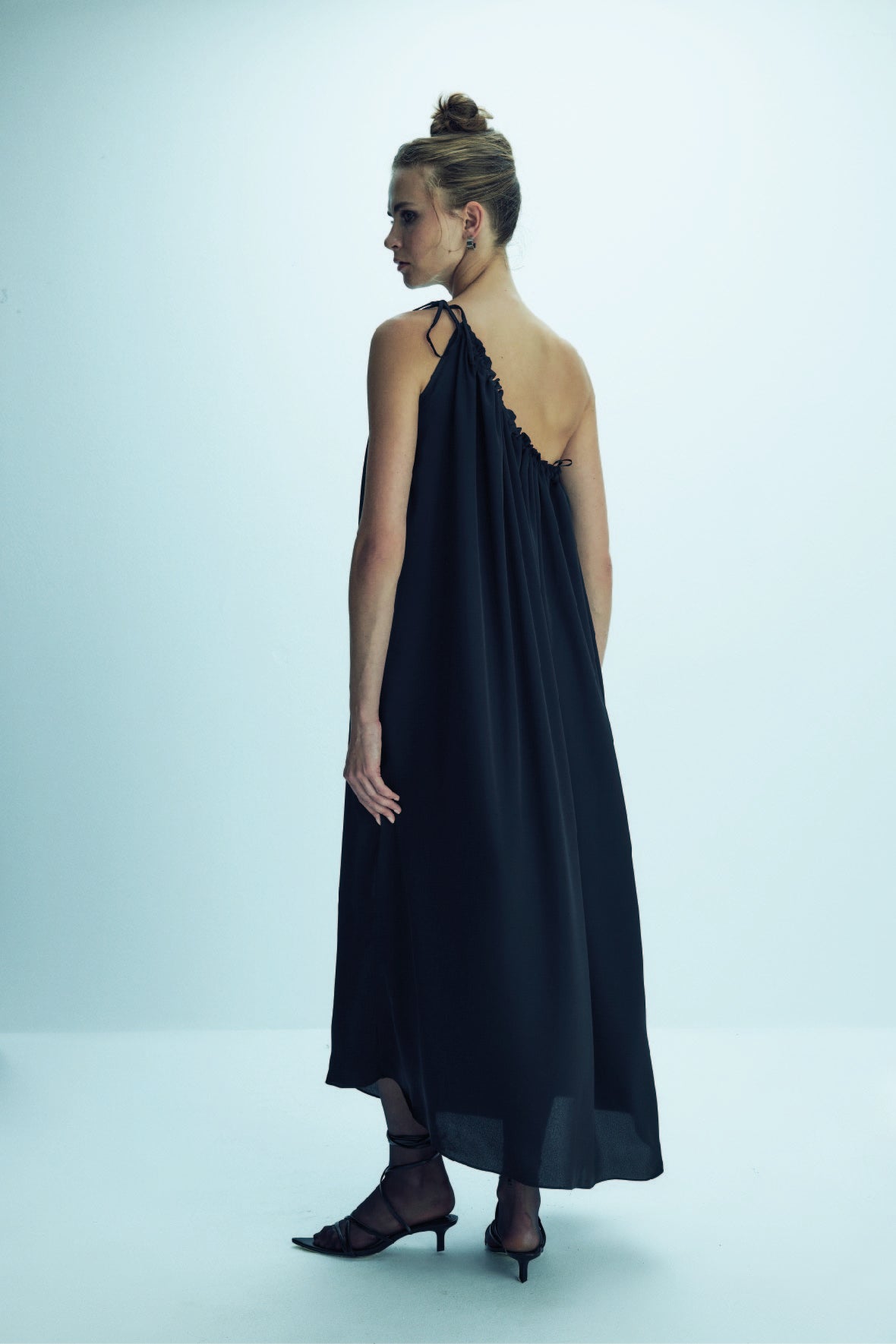 Nazlı Ceren-Chrissy Tek Omuzlu Elbise Siyah-Elbise-9-roqelvaxirum.shop