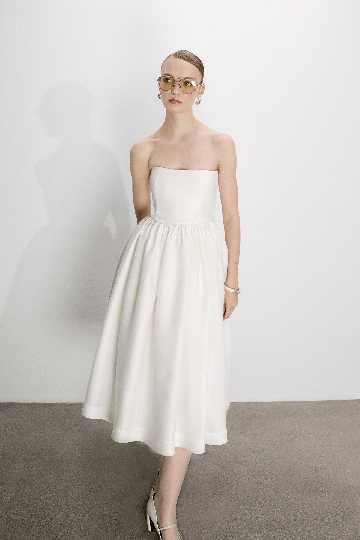 Nazlı Ceren-Sibby Straplez Midi Elbise Beyaz-Elbise-1-roqelvaxirum.shop