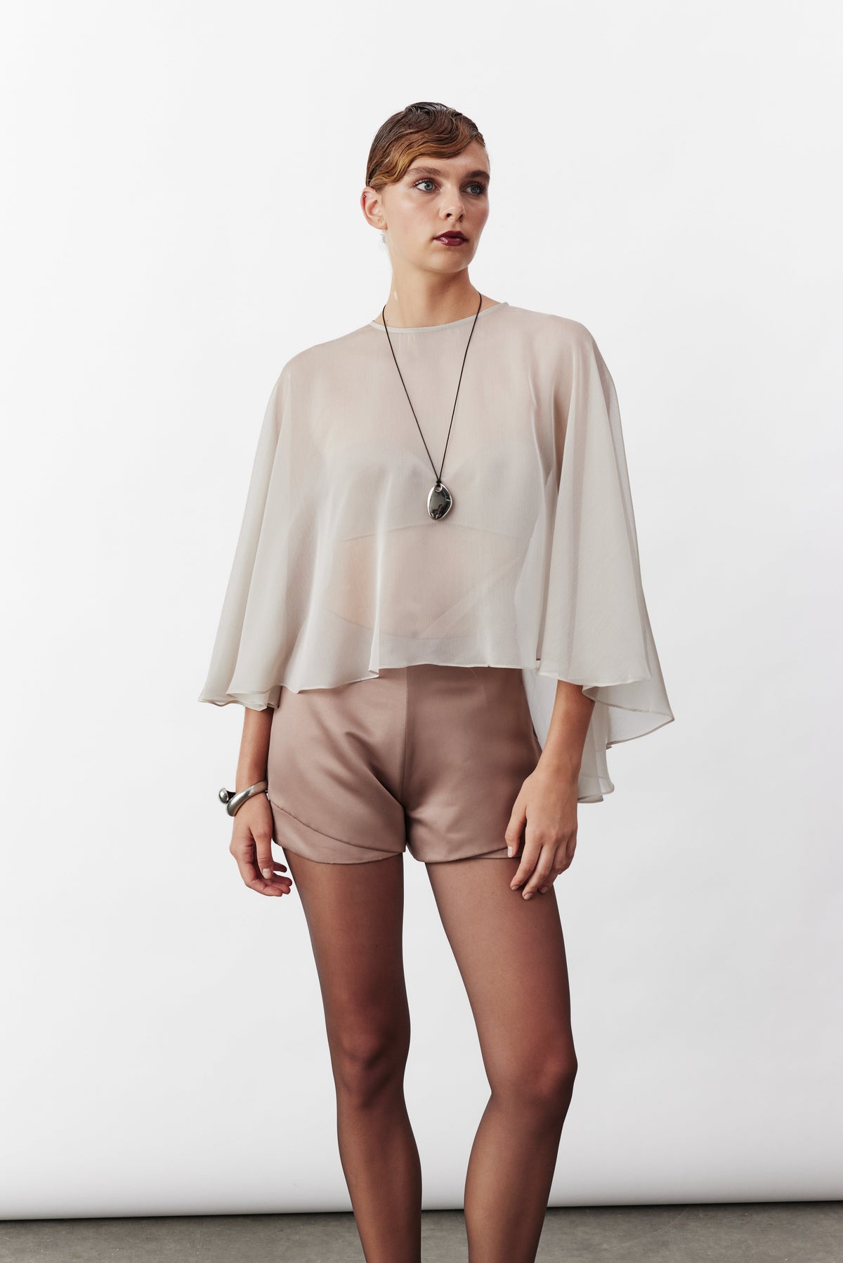 Nazlı Ceren-Viona şifon Pelerin Bej-Blouse-1-roqelvaxirum.shop