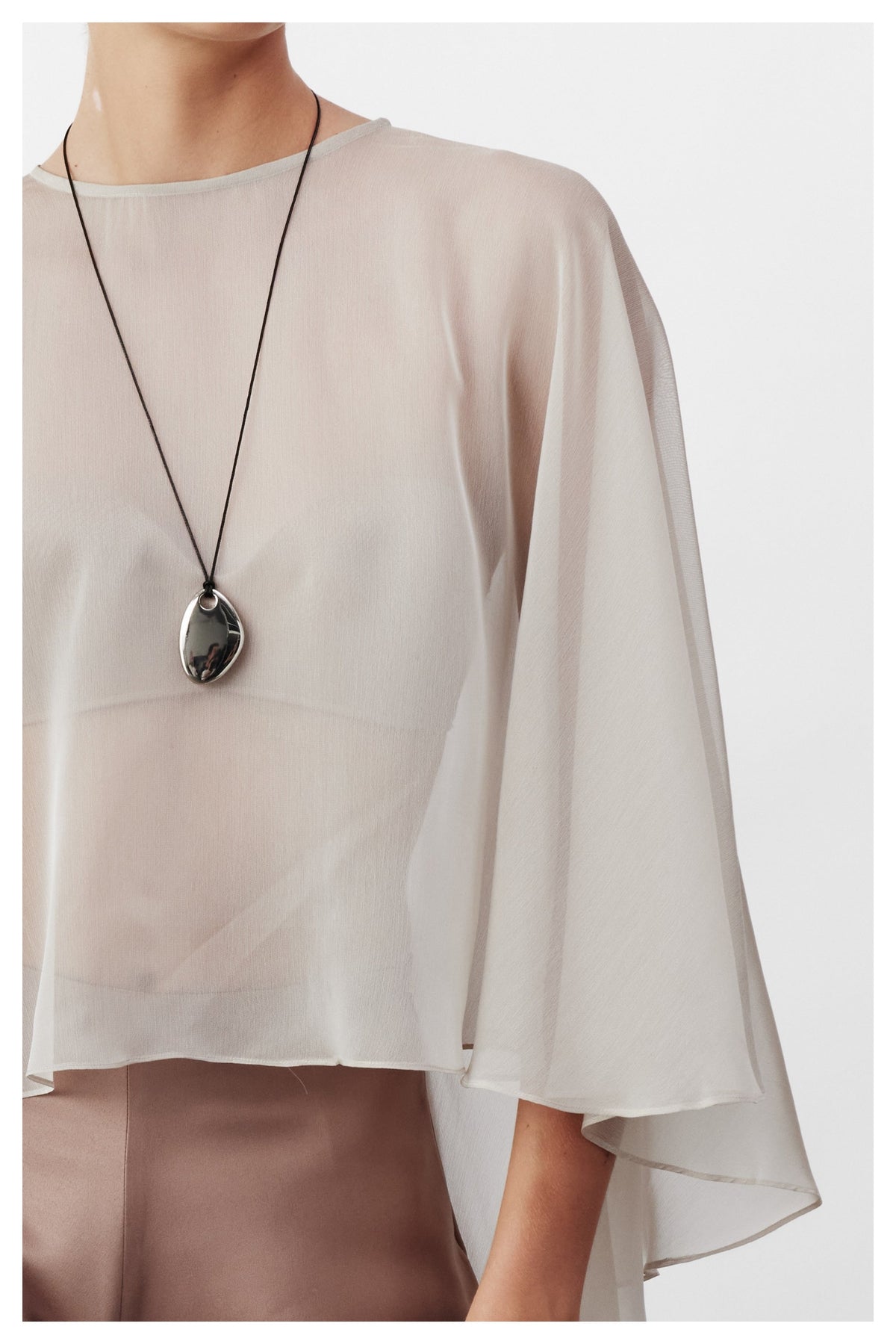 Nazlı Ceren-Viona şifon Pelerin Bej-Blouse-3-roqelvaxirum.shop