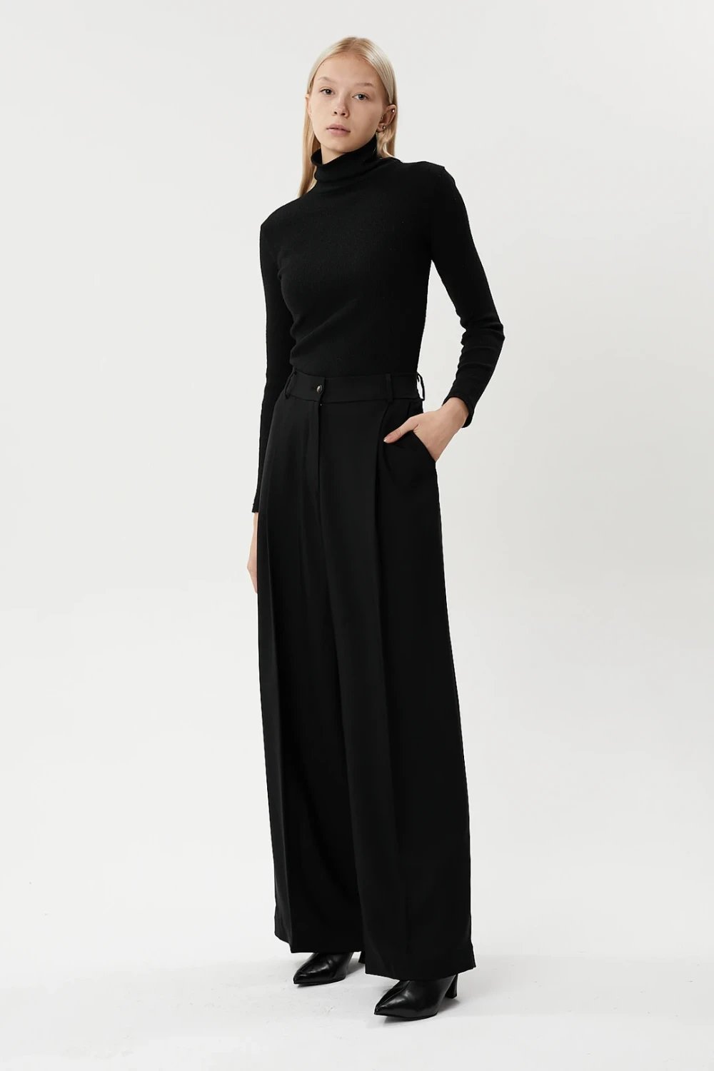 Nilgün Mirza-Bol Paça Pileli Cepli Rahat Kalıp Dökümlü Pantolon-Pantolon-1-roqelvaxirum.shop