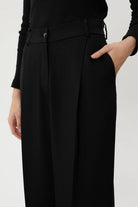 Nilgün Mirza-Bol Paça Pileli Cepli Rahat Kalıp Dökümlü Pantolon-Pantolon-5-roqelvaxirum.shop