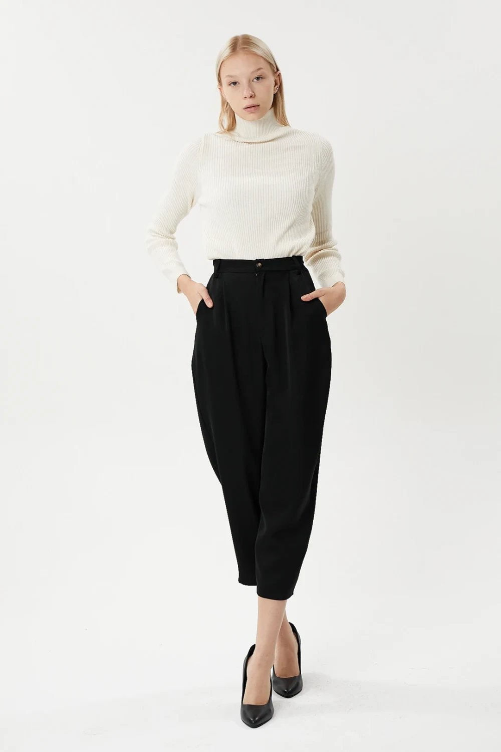 Nilgün Mirza-Orta Bel Pileli Bilek Boy Cepli Kumaş Pantolon-Pantolon-1-roqelvaxirum.shop