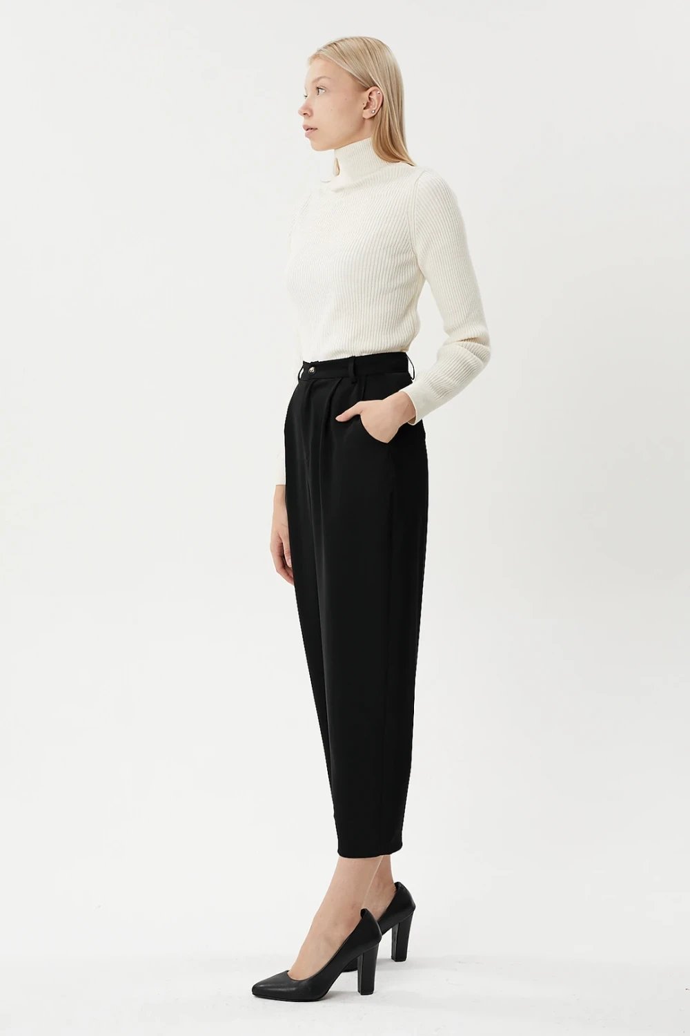 Nilgün Mirza-Orta Bel Pileli Bilek Boy Cepli Kumaş Pantolon-Pantolon-3-roqelvaxirum.shop