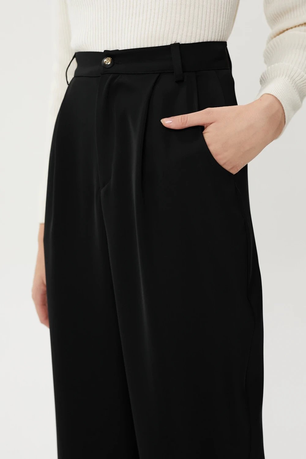 Nilgün Mirza-Orta Bel Pileli Bilek Boy Cepli Kumaş Pantolon-Pantolon-5-roqelvaxirum.shop